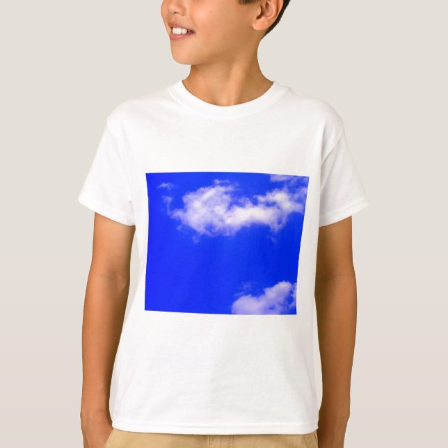 Camiseta Céu Azul Claro e Nuvens Brancas (Frente)