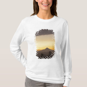 Camiseta Céu do amanhecer sobre Portland e Mt. Hood, Oregon