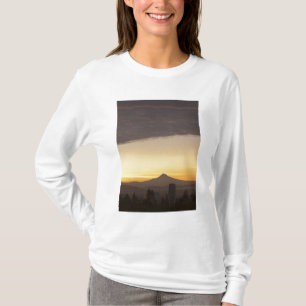 Camiseta Céu do amanhecer sobre Portland e Mt. Hood, Oregon