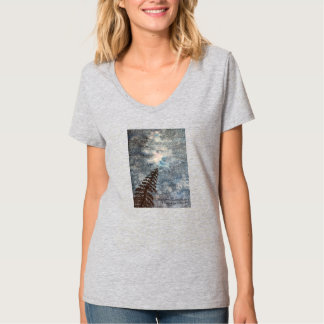 Camiseta Céu noturno tranquilo na floresta com estrelas