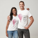 Camiseta Chá de fraldas de balão de ar quente rosa<br><div class="desc">Convide amigos e família para compartilhar a alegria da sua chegada com este chá de fraldas,  com um balão de ar quente rosa-d'água. Itens correspondentes disponíveis.</div>