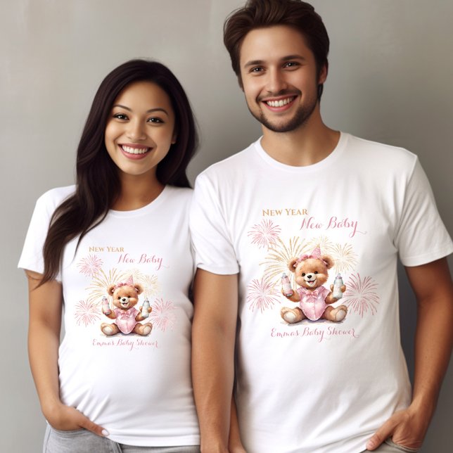 Camiseta Chá de fraldas de Garota Rosa Bear de Ano Novo (New Year Bear Pink Girl Baby Shower T-Shirt)