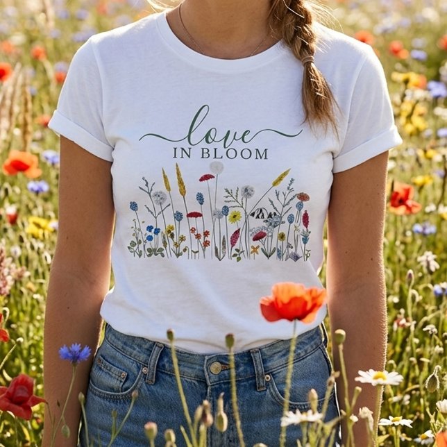 Camiseta Chá de Noiva Prado de Flores Silvestres em Flor (Criador carregado)