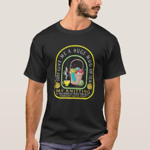 Camiseta Chá E Knitting Só Me Dê Uma Grande Quantidade De C