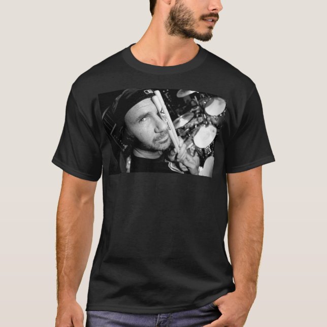 Camiseta Chad Smith T-Shirt – Red Hot Chili Peppers Drummer (Frente)