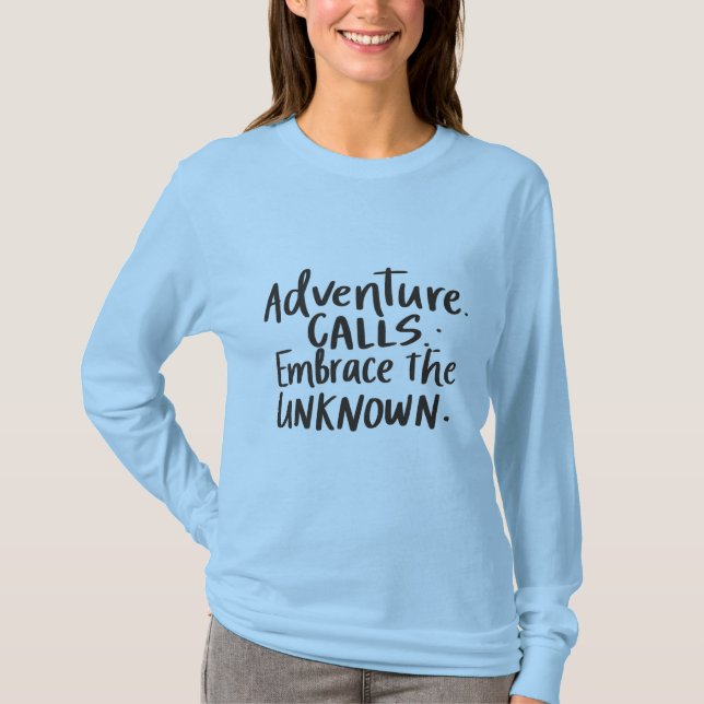 Camiseta Chamadas de Aventura - T-Shirt de Capa Longa (Frente)