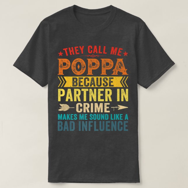 Camiseta Chamam-Me Poppa Porque Parceiro Do Pai Do Crime (Frente do Design)