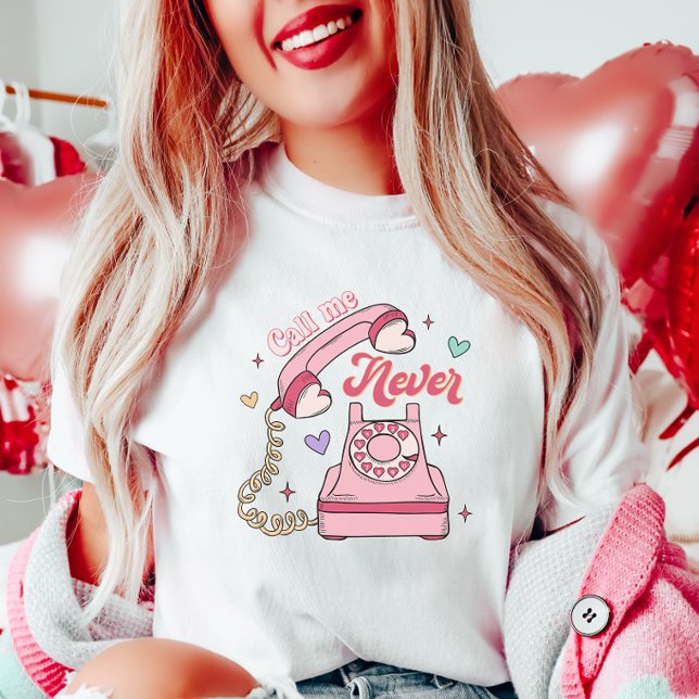 Camiseta Chame-me Nunca, Retro Groovy Engraçado Namorados (Criador carregado)