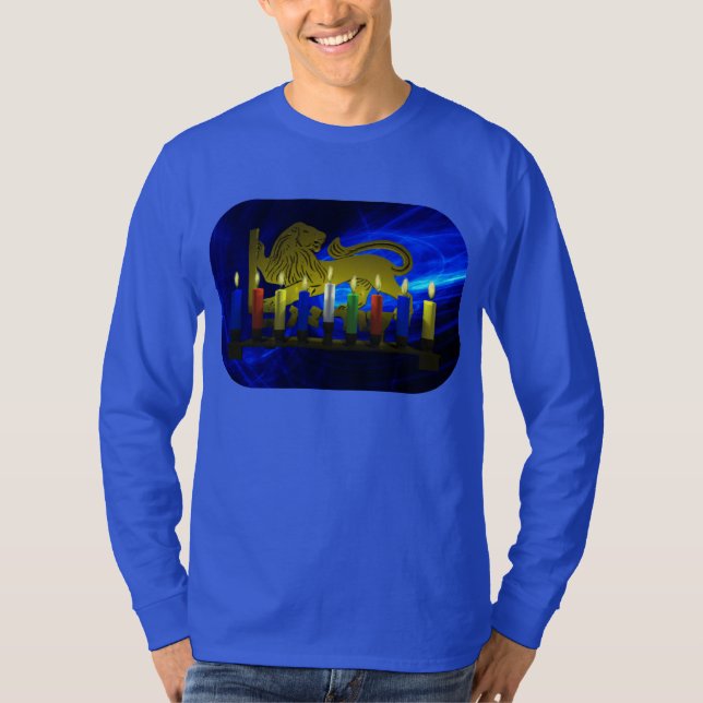 Camiseta Chanukkah Brass Lion Menorah (Frente)