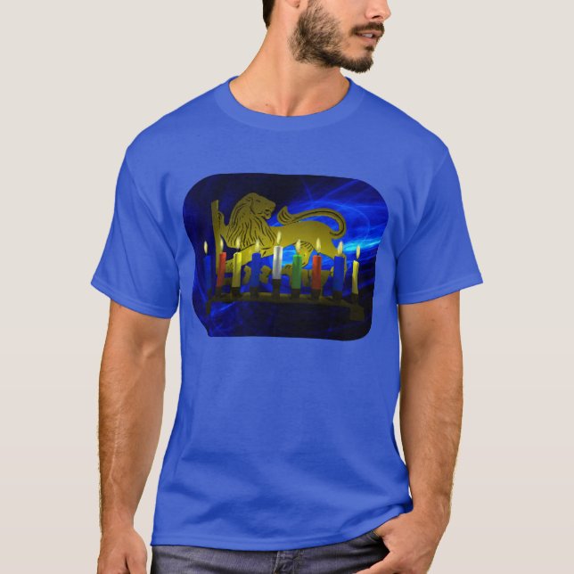 Camiseta Chanukkah Brass Lion Menorah (Frente)