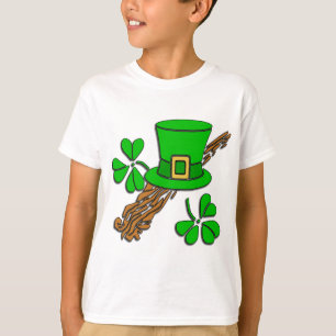 Camiseta Chapéu e trevos irlandeses