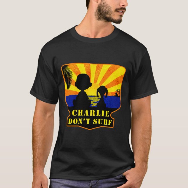 Camiseta Charlie Don't Surf _ Funny Movie Premium  (Frente)
