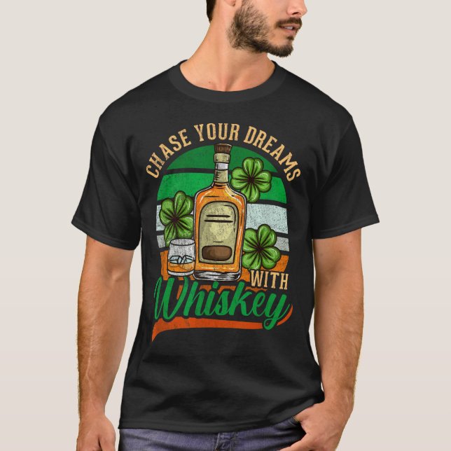 Camiseta Chase Your Dreams With Whiskey I Funny St. Patrick (Frente)