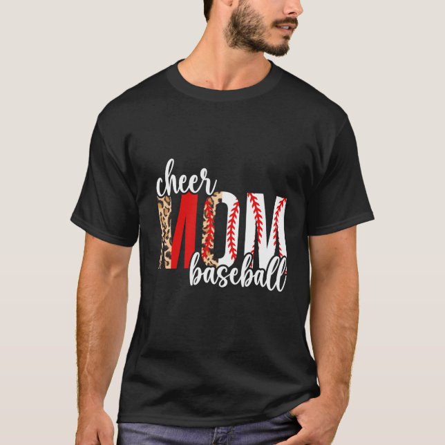 Camiseta Chee E Baseball Mãe Leopard Baseball e Cheerlea (Frente)