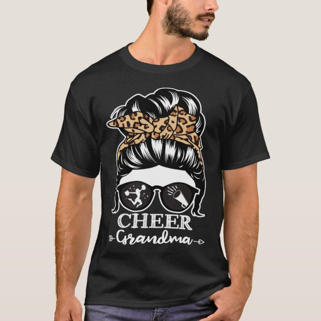 Camiseta Cheer Grandma Messy Bun Hair  Cheerleader Leopard (Frente)