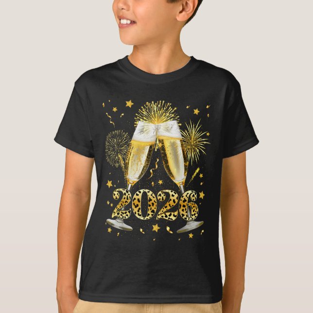 Camiseta Cheers New Year 2026 Firework Happy New Year Famil (Frente)