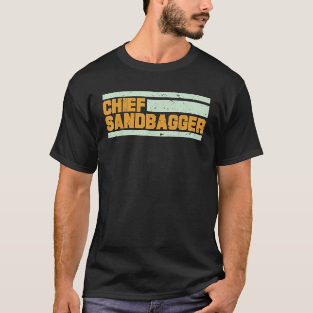 Camiseta Chefe Sandbagger T Shirt (Frente)
