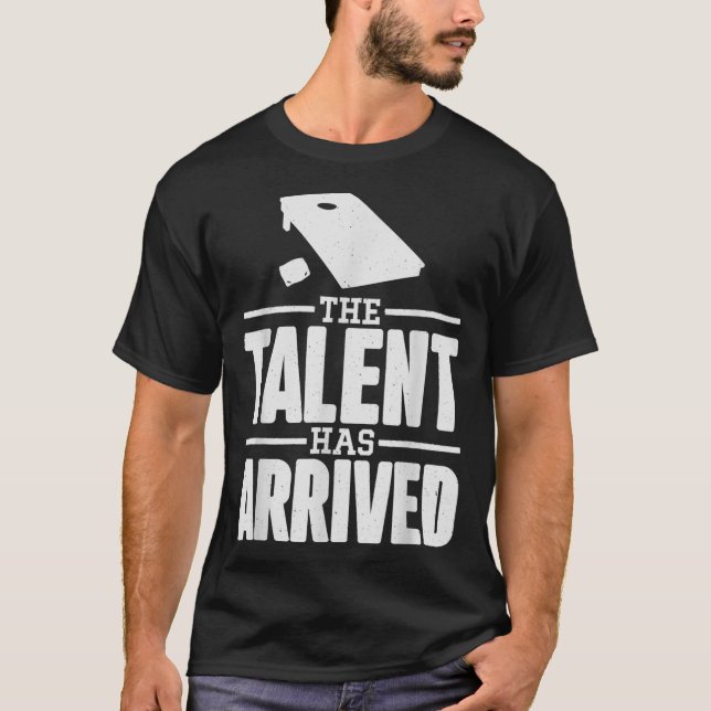 Camiseta Chegou O Talento, Engraçado Cornhole Cornhol (Frente)