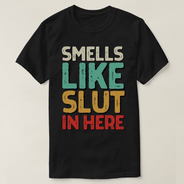 Camiseta Cheira Como Aqui O Humor Adulto Engraçado Ofensivo (Frente do Design)