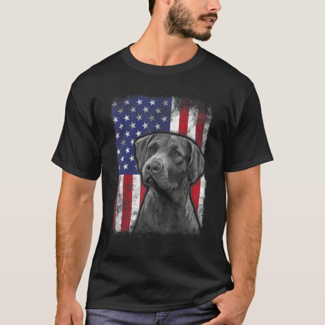 Camiseta Chesapeake Bay Retriever American Flag Patriotic D (Frente)