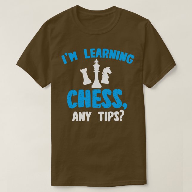 Camiseta Chess Im Learning Chess Any Tips (Xingas de aprend (Frente do Design)