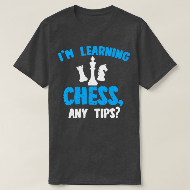 Camiseta Chess Im Learning Chess Any Tips (Xingas de aprend (Frente do Design)