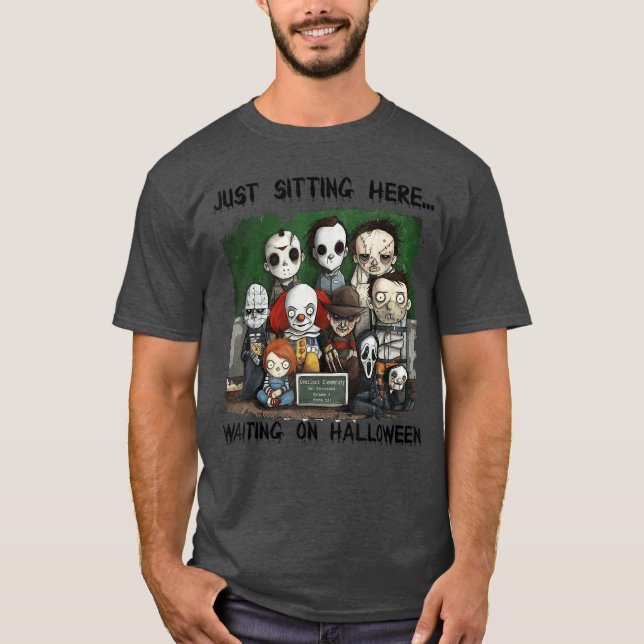 Camiseta Chibi Horror Sentado Aqui Esperando No Hallowee (Frente)