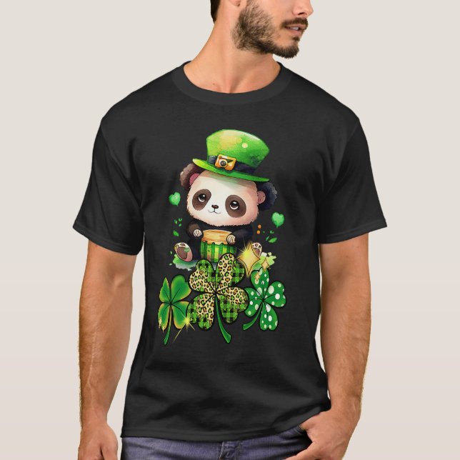 Camiseta Chibi Panda Adorable St Patrick's Day Bear  & C (Frente)