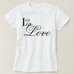 Camiseta Chic script EU ESTOU apaixonado afirmação estética