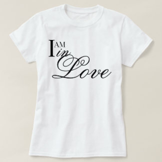 Camiseta Chic script EU ESTOU apaixonado afirmação estética