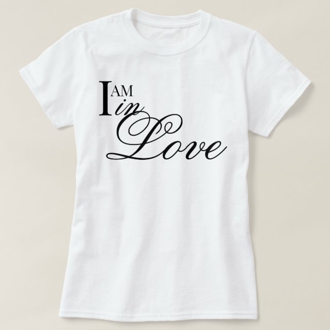 Camiseta Chic script EU ESTOU apaixonado afirmação estética (Frente do Design)