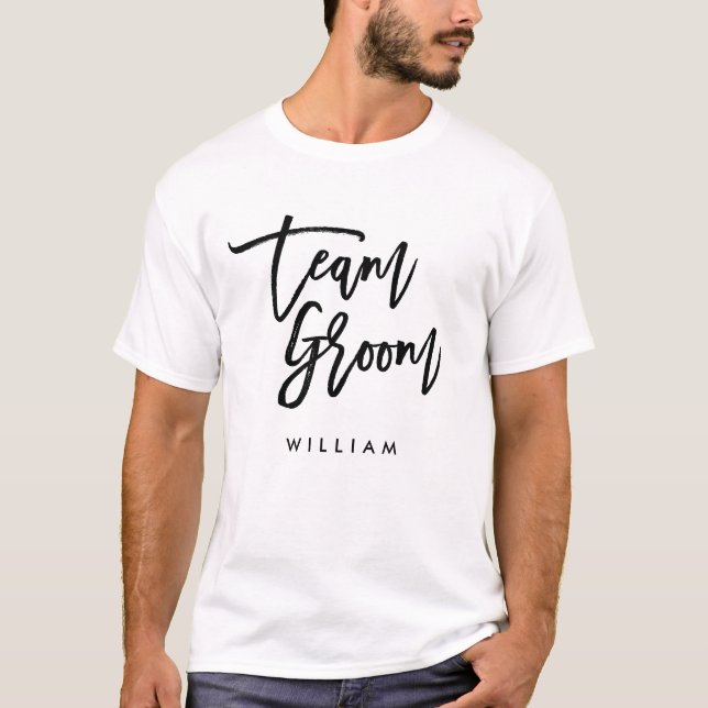 Camiseta Chic Trendy Brush Black Script Team Grot (Frente)