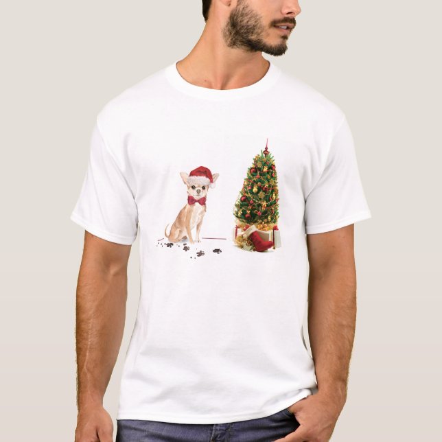 Camiseta Chihuahua Engraçado Cachorro de Natal com Árvore (Frente)