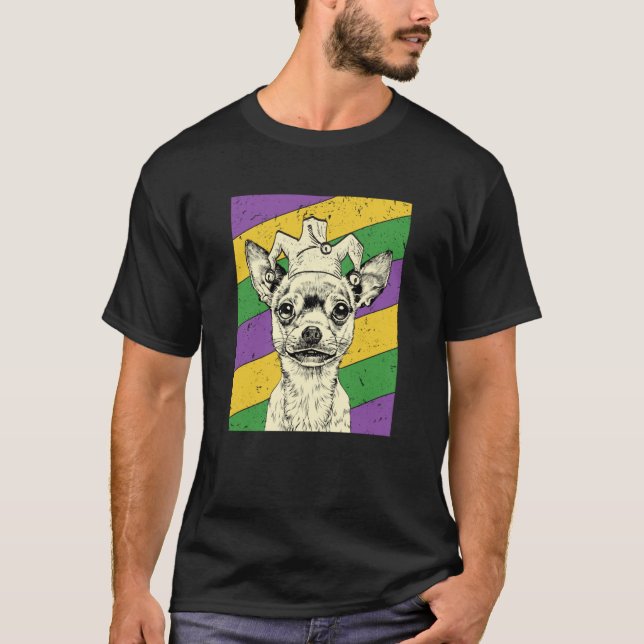 Camiseta Chihuahua Jester Mardi Gras Dog Mom or Dad (Frente)