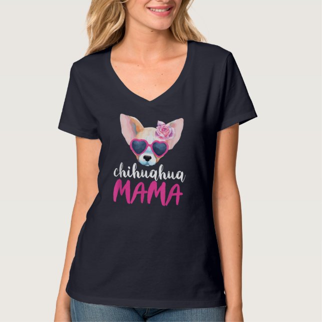 Camiseta Chihuahua Mama Por Mulheres Dando Chihuahua Mãe (Frente)