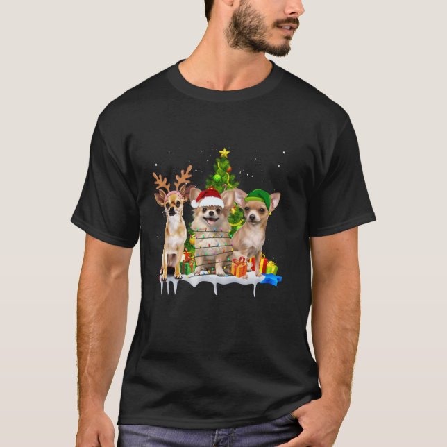 Camiseta Chihuahua Papais noeis Elf Reindeer Luzes de Árvor (Frente)