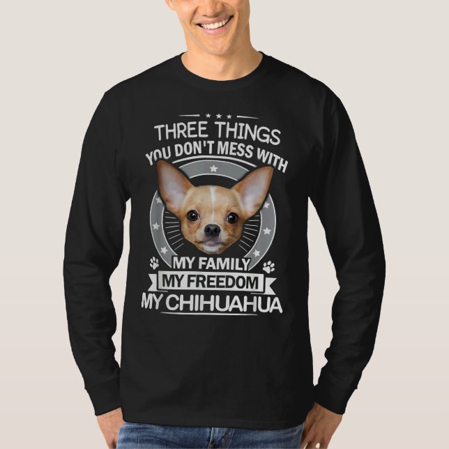 Camiseta Chihuahua Três Coisas Que Você Faz Com Engraçado (Frente)