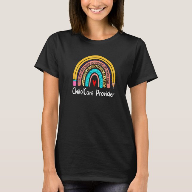Camiseta Childcare Provider Leopard Rainbow Back To School  (Frente)