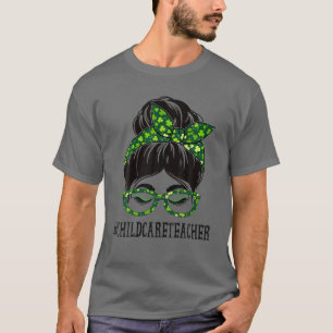 Camiseta Childcare Teacher Messy Bun St Patrick's Day Shamr