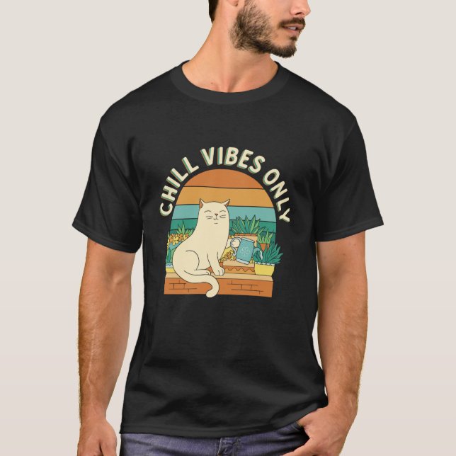 Camiseta Chill Vibes Only Retro Cat Gardening Plant (Frente)