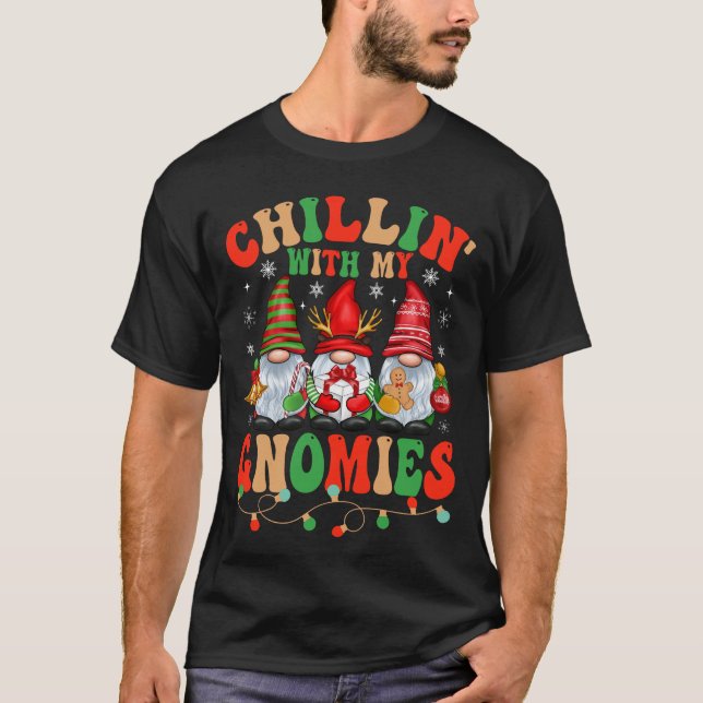 Camiseta Chillin Com A Minha Família Gnomie De Feliz Natal (Frente)