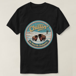 Camiseta Chillin’ em North Dakota_ Bison & Pradaria Retro 