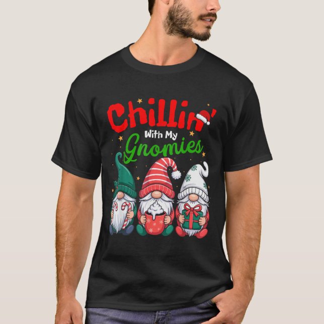 Camiseta Chillin' With My Gnomies Funny Christmas Gnome Fam (Frente)
