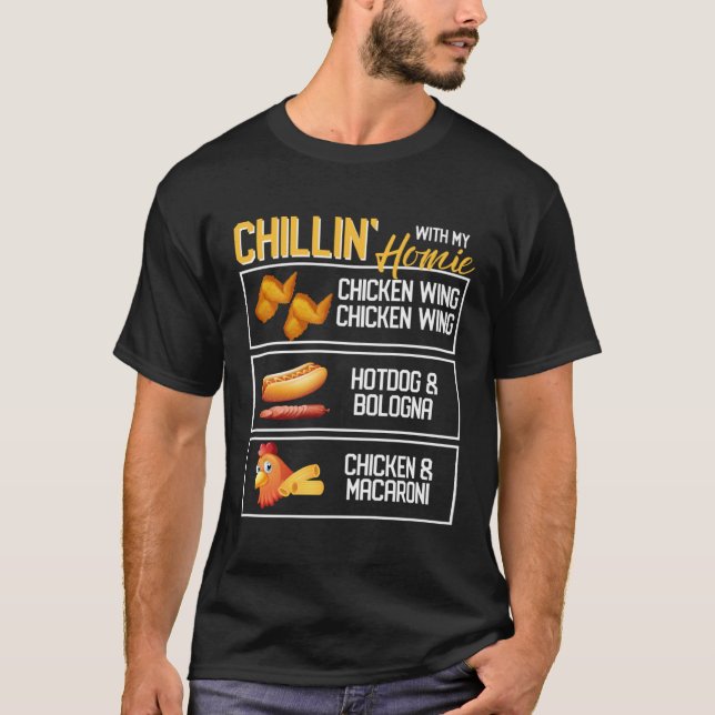 Camiseta Chillin With My Homie Chicken Wing Macaroni Hotdog (Frente)