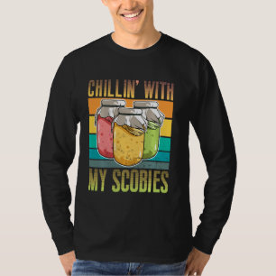Camiseta Chilling' Com Meus Escoceses Lover Scoby Pun Funny