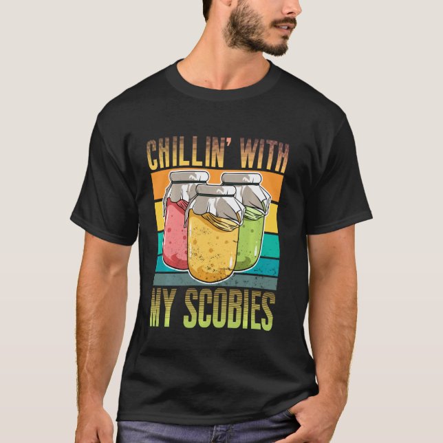 Camiseta Chilling' Com Meus Escoceses Lover Scoby Pun Funny (Frente)