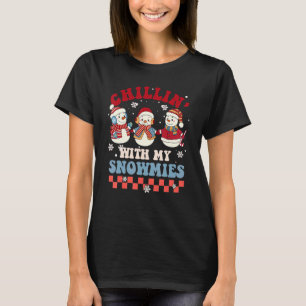 Camiseta Chilling With My Snowmies Groovy Retro Christmas X