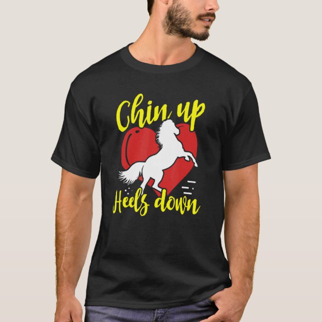 Camiseta Chin Up Heels Down Equestrian (Frente)