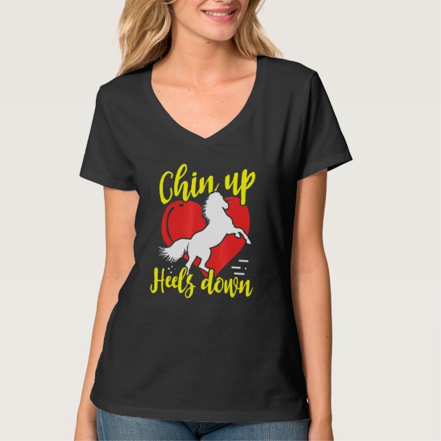Camiseta Chin Up Heels Down Equestrian (Frente)