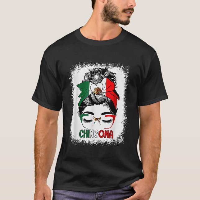 Camiseta Chingona Messy Bun com Bandana e Óculos Mexicos (Frente)